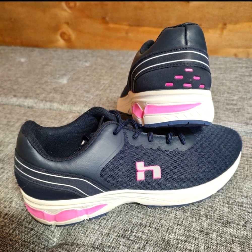 Hind athletic shoes. Navy pink trim. New. Size 7.5 - Picture 8 of 16